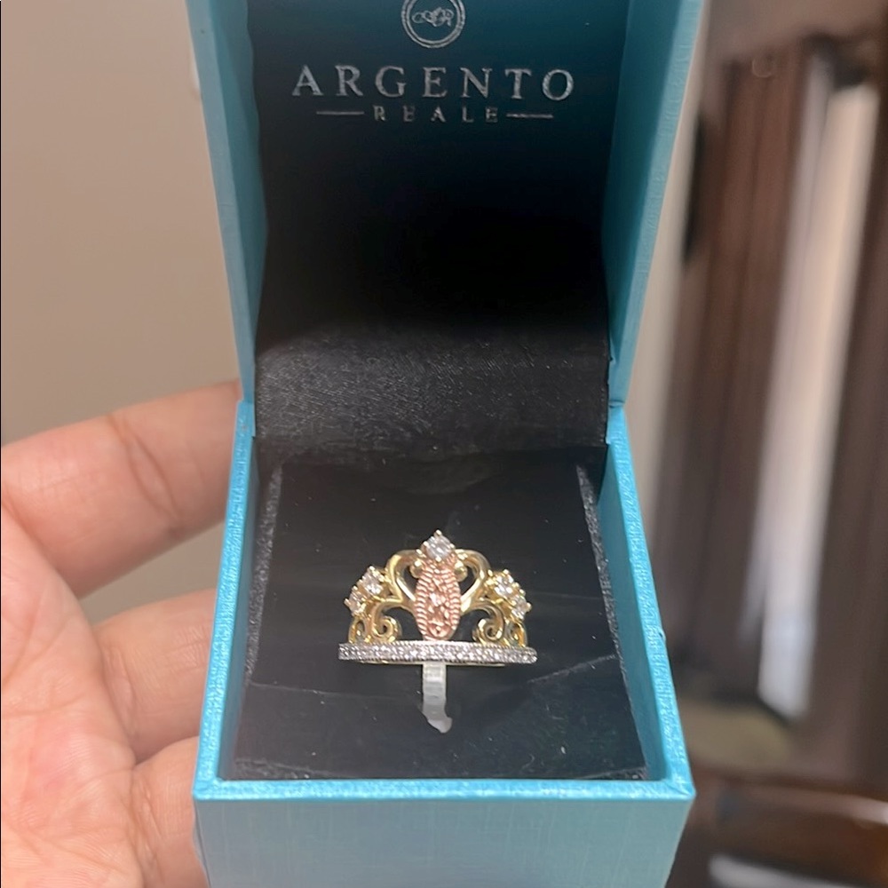 Virgin Mary Gold tone Ring size 9